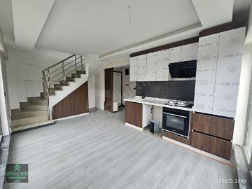 Alaçatı'danİncek Kızılcaşar'da 2+1 Kiralık Dubleks Daire