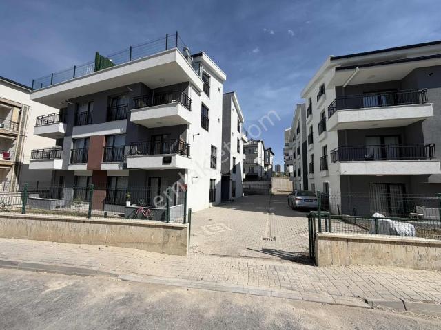 Alaçatı'dan/incek Bulvarına 100 Metre/çatı Eğimsiz 2+1 Dubleks