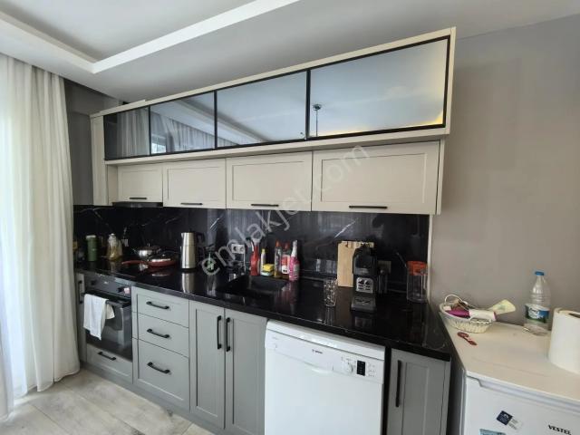 Alaçatı İncek'te Bulvar/market/sağlık Ocağı Yanı Eşyalı 1+1daire