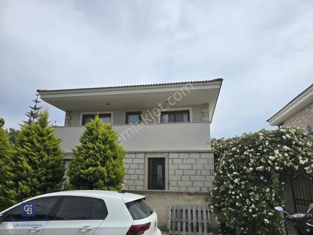 Alaçatı Merkez De Yıllık Kiralık Müstakil 3+1 Villa