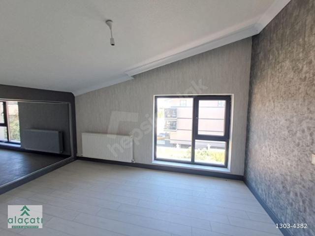 ALAÇATI' DAN VADİ MANZARALIOTURUMA HAZIR SIFIR DAİRE