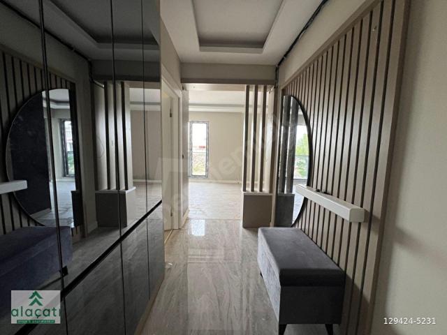 ALAÇATI^ İNCEKTE BULVAR YAKIN GENİŞ BALKONLU İSKANLI 2+1