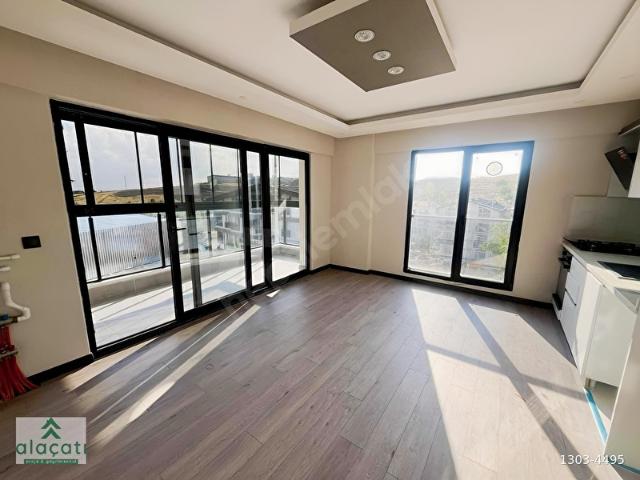 ALAÇATI'DAN ARA KAT CAM BALKON YERDEN ISITMA KİRALIK 2+1