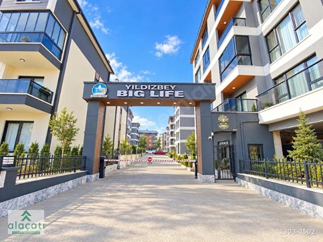 ALAÇATI'DAN İNCEK'TE BULVARA 100 M GÜVENLİKLİ SİTEDE 1+1