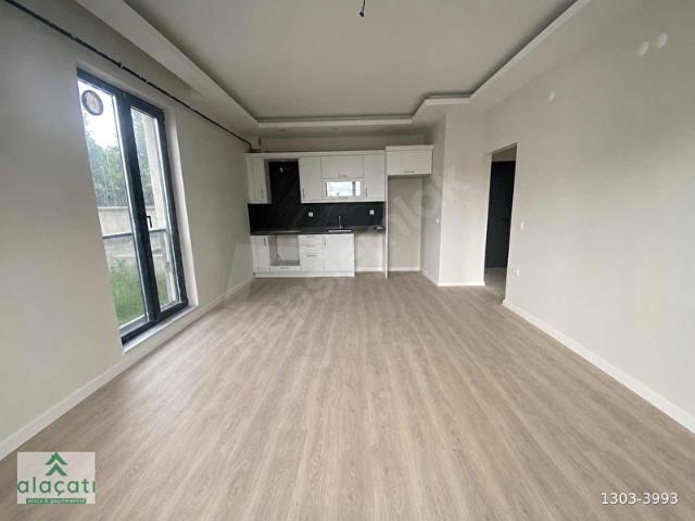 ALAÇATI'DAN TAŞPINAR'DA BAHÇE KULLANIMLI 1+1 SATILIK DAİRE