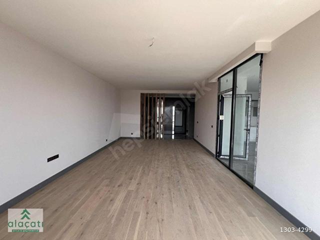 ALAÇATI'DAN 18.KATTA GÖL MANZARALI GENİŞ DAİRE