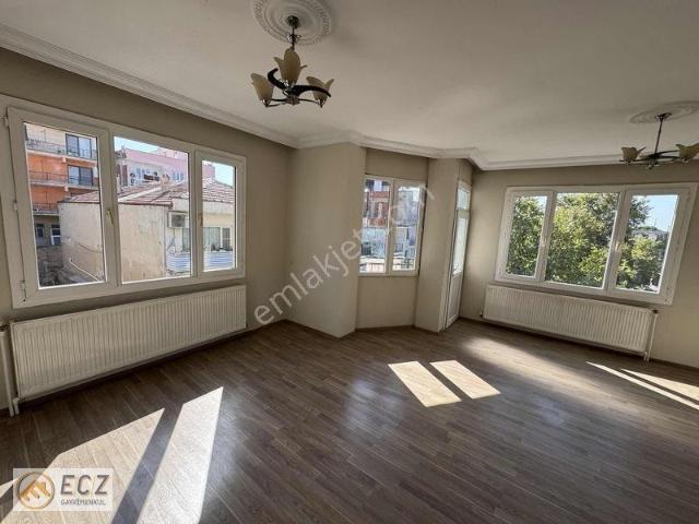 Alaşehir Kiralık 3+1 Çarşı Merkez Önü Açık Köşe 160 M2 Daire