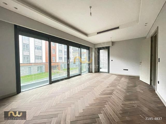 ALA ÇEKMEKÖY ORMAN'DA İYİ KONUMLU, BALKONLU 2+1 SIFIR KİRALIK