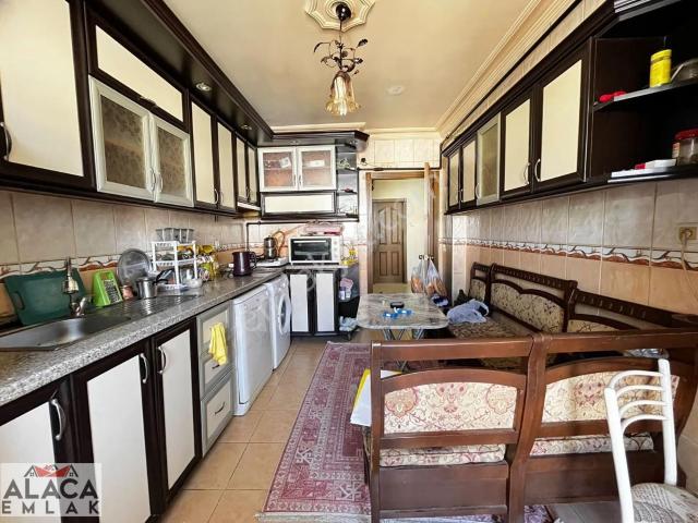 Alaca Emlak'dan H.gazi Göbek'de Ara Kat Köşe Başı Kiralık 3+1