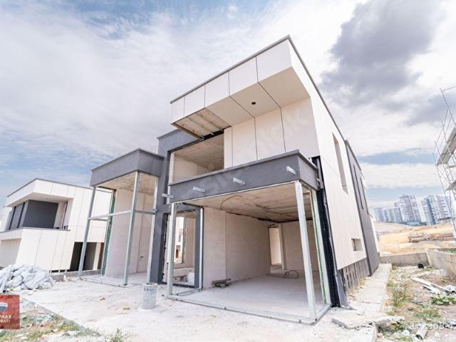 Alacaatlı da Satılık Sıfır 6+1 Lüks Villa REMAX ENBATI