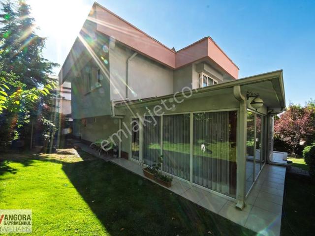 Alacaatlı Gama Sitesinde Büyük Tip Lüks 5+2 Satılık Villa