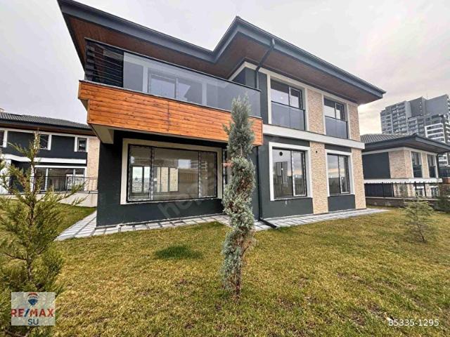 ALACAATLI MAHALLESI SITE IÇERISINDE KÖŞE VILLA SATILIK
