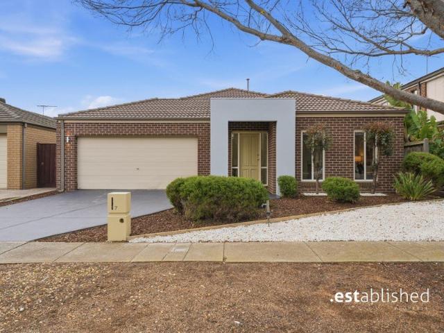 ALAMANDA SCHOOL ZONE! FRESHLY RENOVATED FAMILY LIVING IN A HIGHLY SOUGHT AFTER POCKET