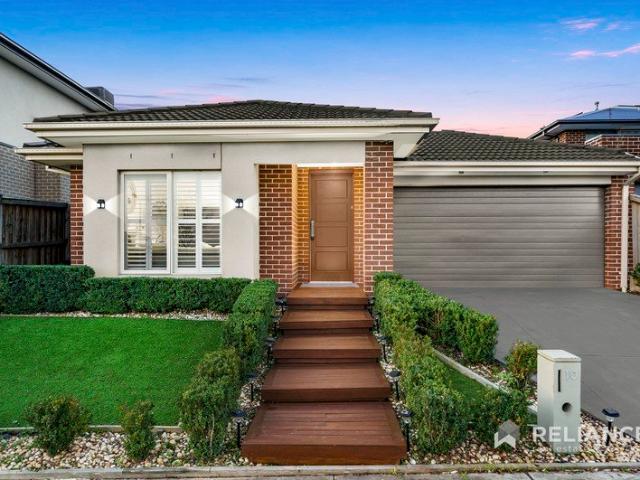 Alamanda School Zone | Park Facing Family Living on 492m²