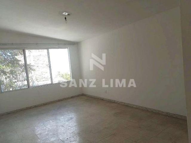 Alameda: Casa en zona céntrica, bien ubicada con uso de suelo mixto