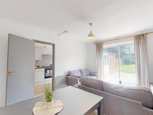 Alan Moss Road, Loughborough LE11 4 bed house to rent £1,820 pcm £420 pw