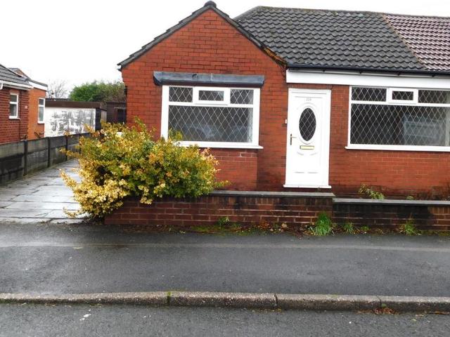 Alan Avenue, Failsworth, Manchester 2 bed semi detached house to rent £1,250 pcm £288 pw