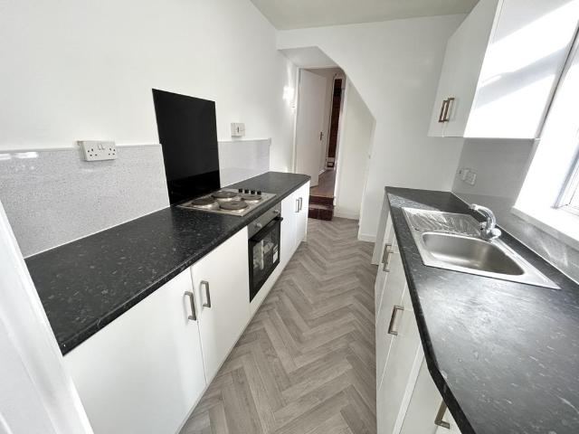 Alan Road, Ipswich IP3 3 bed terraced house to rent £1,195 pcm £276 pw