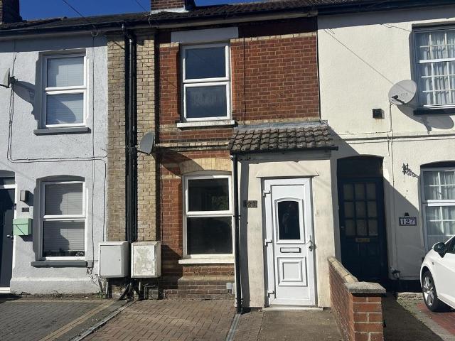 Alan Road, Suffolk IP3 3 bed terraced house to rent £1,195 pcm £276 pw