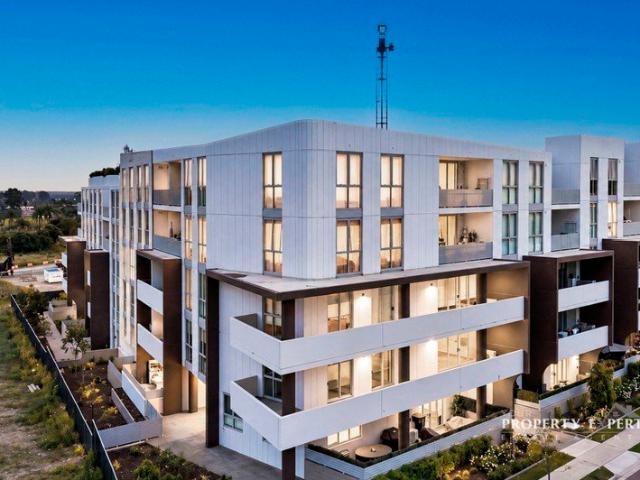 Aland Built Modern Spacious Unit!