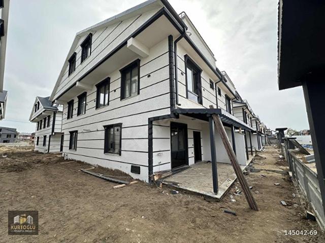 ALANDERE 20 LİK YOLA CEPHE PANJURLU VARENDALI ULTRA LÜKS VİLLA