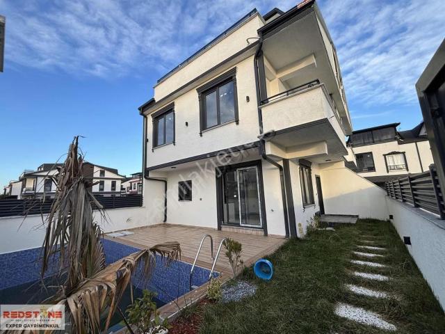 Alandere'de Denize Yakın Havuzlu Müstakil Lüx 3+1 Satılık Villa