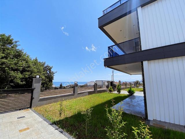 Alanlıda Huzurun Adresi: Deniz Manzaralı Akıllı Villa
