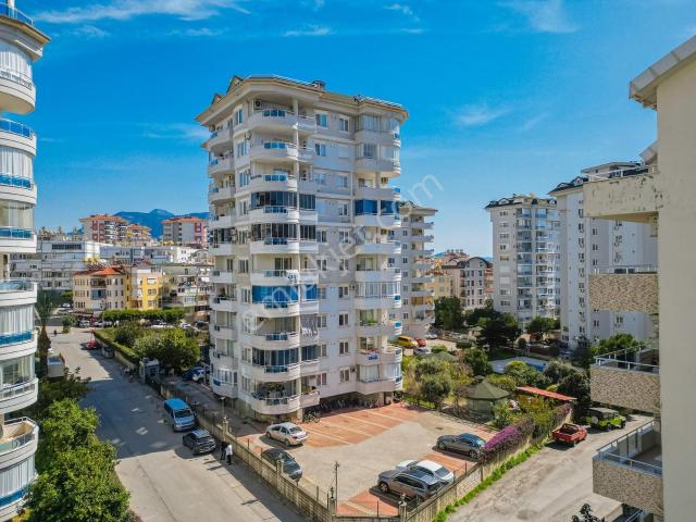 Alanya Cikcilli'de Merkezi Site İçinde Ara Kat Satılık 3+1 Daire