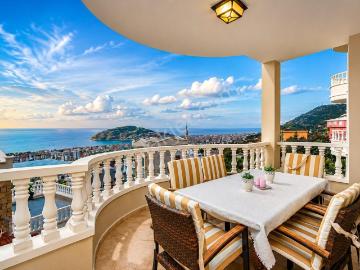 Alanya Cikcilli'de Muhteşem Deniz Ve Kale Manzaralı İkamete Uygun 2+1 Satılık Daire