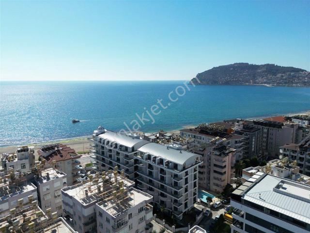 Alanya Cumhuriyette Deniz Manzaralı Denize Sıfır 1+1 Eşyalı Daire