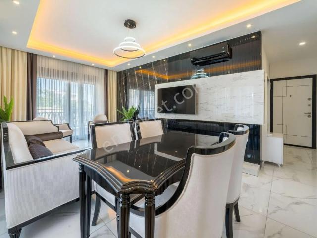 Alanya Avsallar'da Denize 800 Metre Lüks 3+2 Bahçe Dubleksi Daire