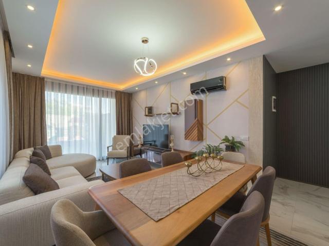 Alanya Avsallar'da Denize 800 Metre Lüks 4+1 Bahçe Dubleksi Daire