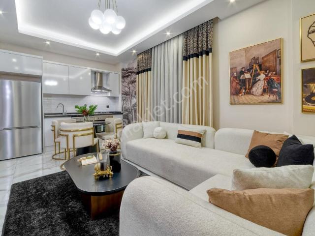 Alanya Avsallar'da Havuz Manzaralı Lüks Eşyalı 1+1 Satılık Daire