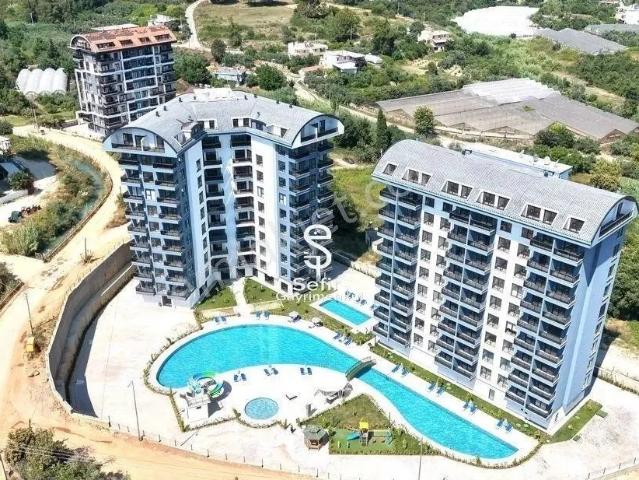 Alanya Avsallar'da Lüx Site İçerisinde Kiralık 1+1 Boş Daire