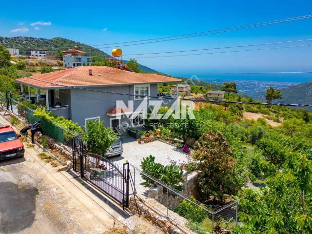 Alanya Bademağacı’nda 978 M² Tarla İçerisinde 4+1 Dubleks Ev