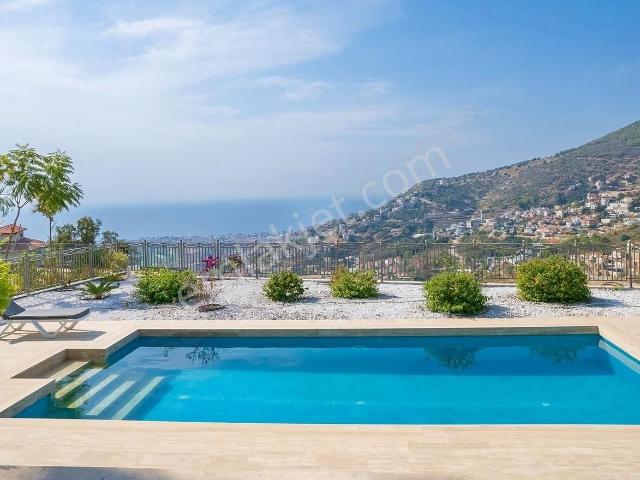 Alanya Bektaş 5+1 1000m2 5banyo,eşyalı,havuzlu,müstakil Villa