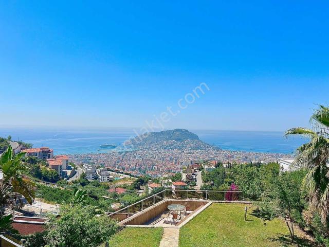 Alanya Bektaş Moda Natura'da Deniz Manzaralı 4+1 Villa