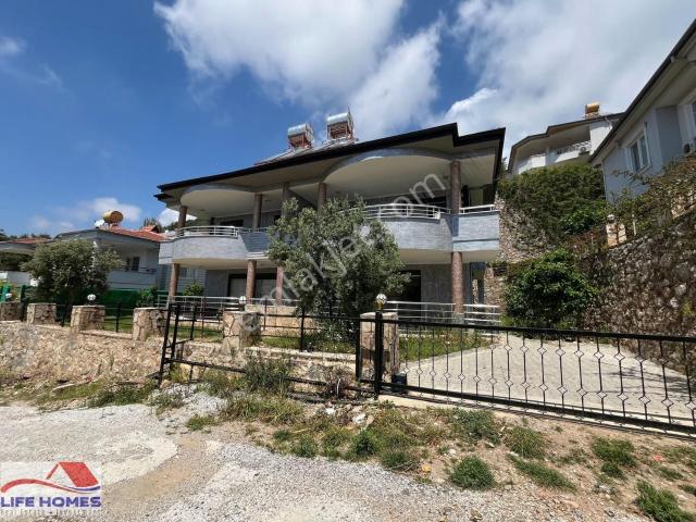 Alanya Bektaş'ta Deniz Manzaralı, Havuzlu Ve Bahçeli İkiz Villa