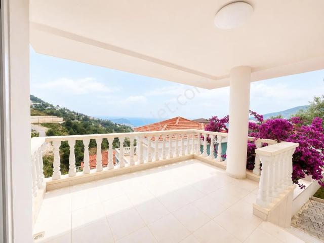 Alanya Bektas 3+1 200m2 Özel Havuzlu,otoparklı,deniz Doğa Manzar
