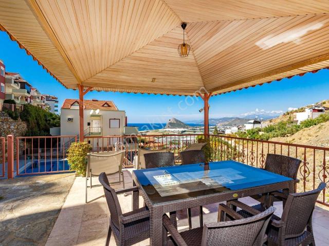 Alanya Gazipaşa'da Deniz Manzaralı Özel Bahçeli Full Eşyalı 2+1 Daire