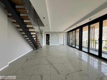 Alanya Güller Pınarı Mahallesi Plaza 'da Kiralık 3+1 Ofis