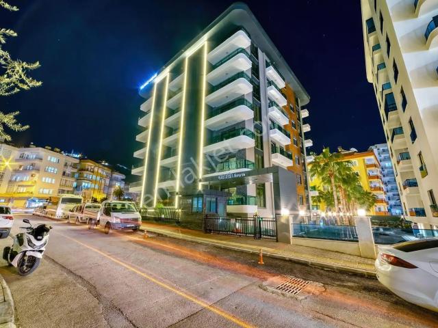 Alanya Güller Pınarı Mahallesinde Havuz Cepheli 2+1 Satılık Daire