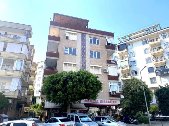 Alanya Güllerpınarı Mh. 3. Kat Dağ Ve Kale Manzaralı Satılık 3+1
