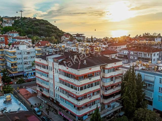Alanya Damlataş Caddesinde 2+1 Eşyalı Giriş Kat