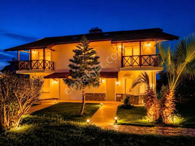 Alanya Demirtaşta Deniz Manzaralı, Eşyalı 3+1 Villa