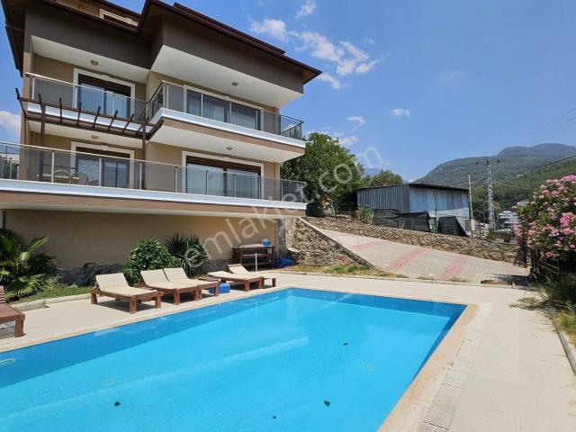 Alanya Kızılcaşehir'de Müstakil Havuzlu 7+1 Kiralık Villa