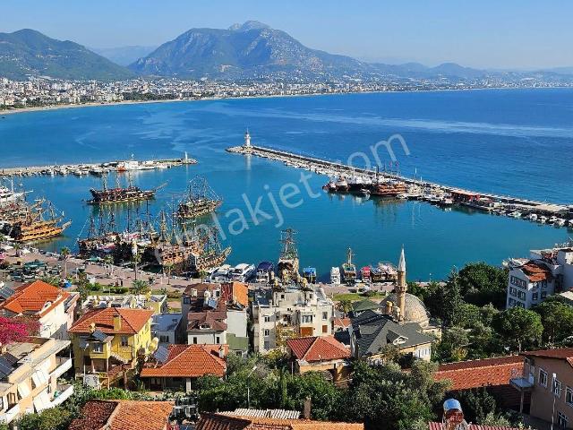 Alanya Kale'de Muhteşem Deniz Manzaralı 3+1 Satılık Boş Daire