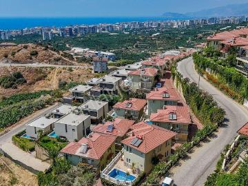 Alanya Kargıcakta Deniz Ve Şehir Manzaralı 3+1 Satılık Villa