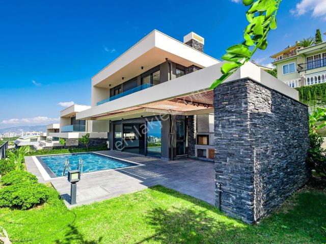Alanya Kargıcak'ta Deniz Manzaralı Müstakil Havuzlu 3+1 Lüks Villa