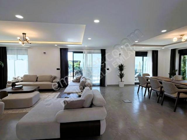 Alanya Kargıcakta Kiralık 4+1 Özel Havuzlu Triplex Eşyalı Villa